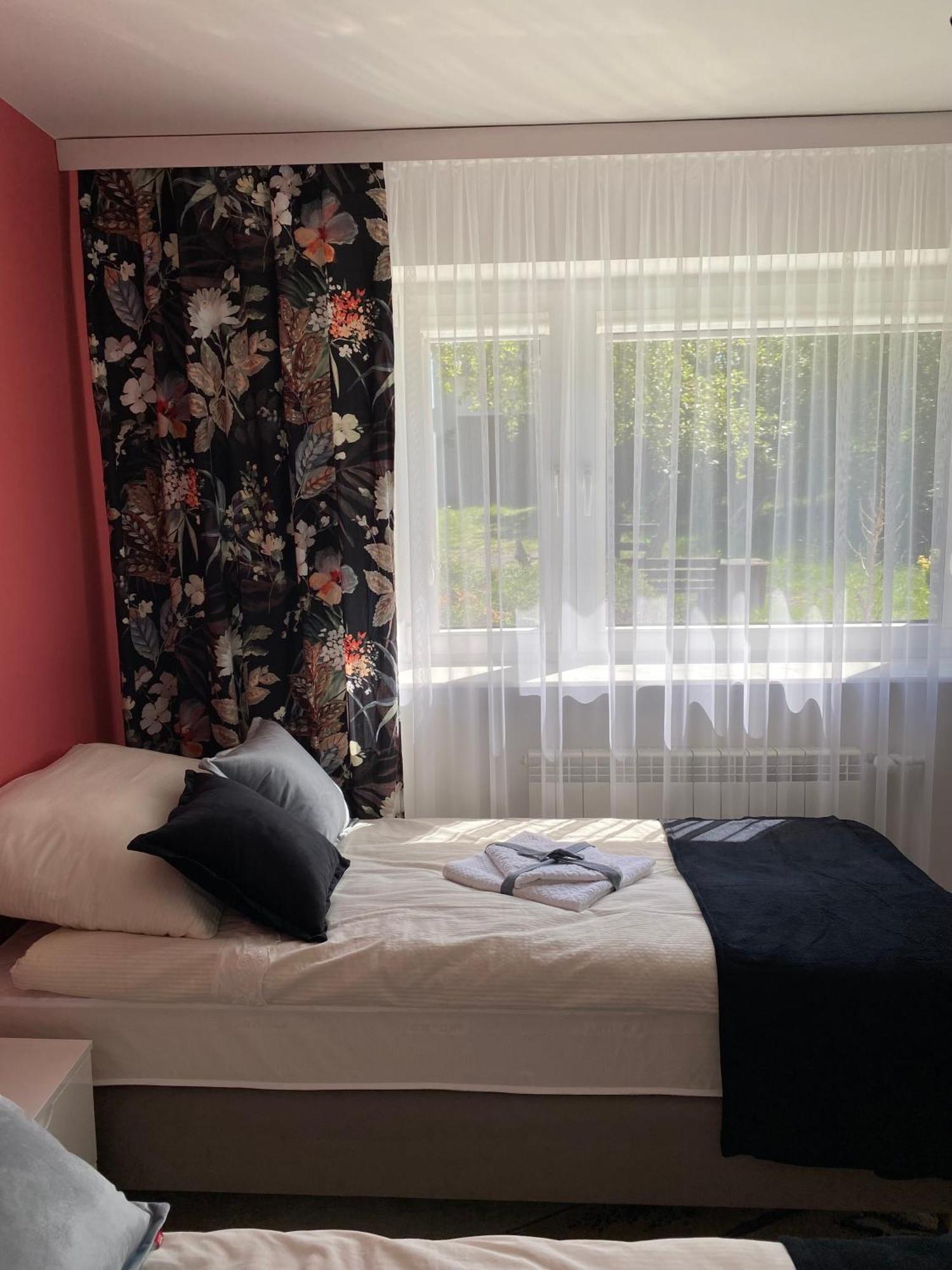 Przytulny Dom Pod Jabloniami Przy Targach Kielce Villa Exteriör bild